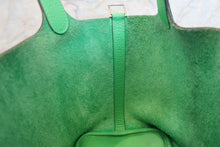 Load image into Gallery viewer, HERMES PICOTIN LOCK PM Clemence leather Vert comics U Engraving Hand bag 700100197
