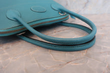 Load image into Gallery viewer, HERMES／BOLIDE 27 Chevre myzore goatskim Turquoise blue □I Engraving Shoulder bag 600080139
