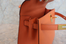 Load image into Gallery viewer, HERMES KELLY 28 Epsom leather Mango □P Engraving Shoulder bag 700120070
