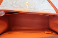 Load image into Gallery viewer, HERMES KELLY 28 Epsom leather Mango □P Engraving Shoulder bag 700120070
