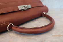 将图片加载到图库查看器，HERMES KELLY 32 Clemence leather Sienne □M刻印 Hand bag 700100177
