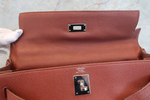 将图片加载到图库查看器，HERMES KELLY 32 Clemence leather Sienne □M刻印 Hand bag 700100177
