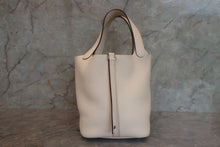 Load image into Gallery viewer, HERMES／エルメス ピコタンロックＭＭ トリヨンクレマンス ナタ Y刻印 ハンドバッグ 700120085
