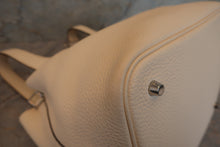 Load image into Gallery viewer, HERMES／エルメス ピコタンロックＭＭ トリヨンクレマンス ナタ Y刻印 ハンドバッグ 700120085
