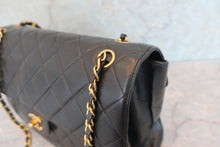 Load image into Gallery viewer, CHANEL Matelasse Double Face chain shoulder bag Lambskin Black/Gold hadware Shoulder bag 600070067
