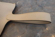 Load image into Gallery viewer, HERMES／エルメス ピコタンロックＭＭ トリヨンクレマンス ナタ Y刻印 ハンドバッグ 700120085
