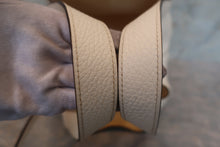 Load image into Gallery viewer, HERMES／エルメス ピコタンロックＭＭ トリヨンクレマンス ナタ Y刻印 ハンドバッグ 700120085
