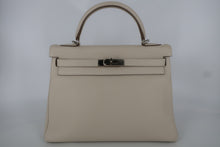 Load image into Gallery viewer, HERMES KELLY 32 Clemence leather Craie A Engraving Hand bag 800100038
