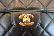 Load image into Gallery viewer, CHANEL Matelasse Double Face chain shoulder bag Lambskin Black/Gold hadware Shoulder bag 600070067
