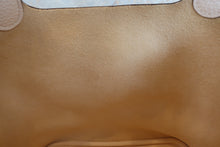 Load image into Gallery viewer, HERMES／エルメス ピコタンロックＭＭ トリヨンクレマンス ナタ Y刻印 ハンドバッグ 700120085
