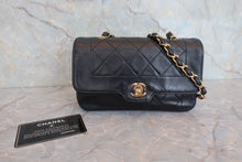 将图片加载到图库查看器，CHANEL/香奈儿 迷你CF 链条包 羊皮 Black/Gold hadware(黑色/金色金属) 肩背包 800050064
