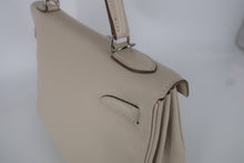 Load image into Gallery viewer, HERMES KELLY 32 Clemence leather Craie A Engraving Hand bag 800100038
