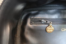 将图片加载到图库查看器，CHANEL/香奈儿 经典双C 化妆包 羊皮 Black/Gold hadware(黑色/金色金属) 化妆包 800030191
