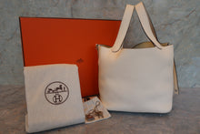 Load image into Gallery viewer, HERMES／エルメス ピコタンロックＭＭ トリヨンクレマンス ナタ Y刻印 ハンドバッグ 700120085
