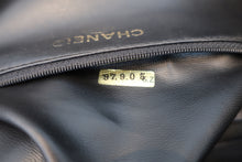 将图片加载到图库查看器，CHANEL/香奈儿 经典双C 化妆包 羊皮 Black/Gold hadware(黑色/金色金属) 化妆包 800030191
