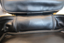 将图片加载到图库查看器，CHANEL/香奈儿 经典双C 化妆包 羊皮 Black/Gold hadware(黑色/金色金属) 化妆包 800030191
