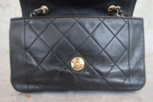 将图片加载到图库查看器，CHANEL/香奈儿 迷你CF 链条包 羊皮 Black/Gold hadware(黑色/金色金属) 肩背包 800050064
