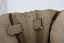 Load image into Gallery viewer, HERMES KELLY 32 Clemence leather Craie A Engraving Hand bag 800100038
