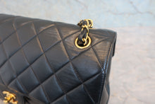 Load image into Gallery viewer, CHANEL Matelasse Double Face shoulder bag Lambskin Black/Gold hadware Shoulder bag 800030197
