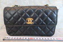 Load image into Gallery viewer, CHANEL Mini matelasse chain shoulder bag Lambskin Black/Gold hadware Shoulder bag 600070064
