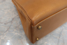 Load image into Gallery viewer, HERMES KELLY 35 Ardennes leather Natural 〇Y Engraving Hand bag 600080130
