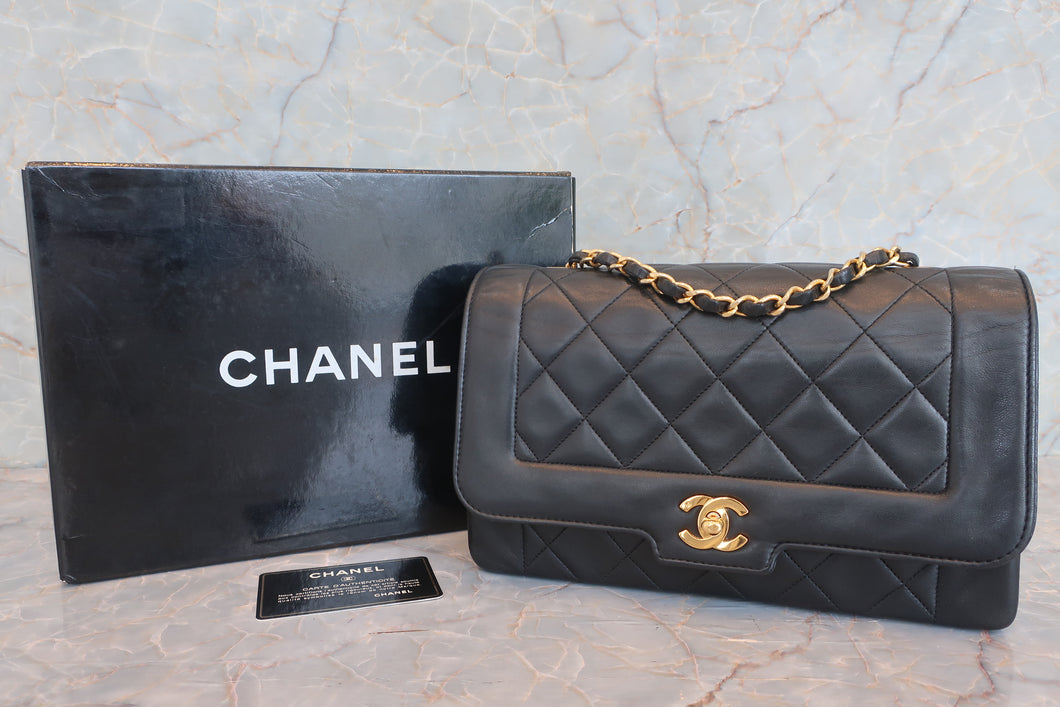 CHANEL Matelasse chain shoulder bag Lambskin Black/Gold hadware Shoulder bag 600100236