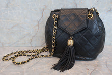 Load image into Gallery viewer, CHANEL Matelasse fringe chain shoulder bag Lambskin Black/Gold hadware Shoulder bag 600090238
