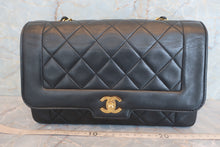 Load image into Gallery viewer, CHANEL Matelasse chain shoulder bag Lambskin Black/Gold hadware Shoulder bag 600100236
