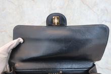 Load image into Gallery viewer, CHANEL Matelasse Double Face shoulder bag Lambskin Black/Gold hadware Shoulder bag 800030197
