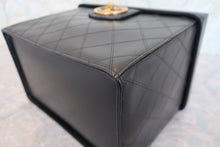 画像をギャラリービューアに読み込む, CHANEL/シャネル ビコローレバニティ ラムスキン ブラック/ゴールド金具 バニティ 700090159
