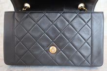 Load image into Gallery viewer, CHANEL Matelasse chain shoulder bag Lambskin Black/Gold hadware Shoulder bag 600100236
