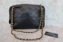 Load image into Gallery viewer, CHANEL Matelasse chain shoulder bag Lambskin Black/Gold hadware Shoulder bag 800050113
