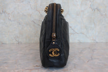 Load image into Gallery viewer, CHANEL Matelasse chain shoulder bag Lambskin Black/Gold hadware Shoulder bag 800050113
