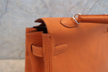 Load image into Gallery viewer, HERMES KELLY 35 Chevre myzore goatskim Orange □H Engraving Shoulder bag 600080135
