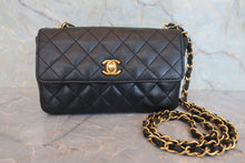 将图片加载到图库查看器，CHANEL/香奈儿 迷你CF 链条包 羊皮 Black/Gold hadware(黑色/金色金属) 肩背包 800070049
