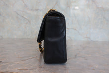 将图片加载到图库查看器，CHANEL/香奈儿 迷你CF 链条包 羊皮 Black/Gold hadware(黑色/金色金属) 肩背包 800070049

