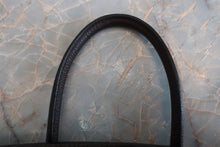 Load image into Gallery viewer, HERMES BIRKIN 30 Bi-color Togo leather Chocolat/Black □I Engraving Hand bag 700050201
