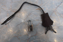 Load image into Gallery viewer, HERMES BIRKIN 30 Bi-color Togo leather Chocolat/Black □I Engraving Hand bag 700050201
