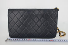 將圖片載入圖庫檢視器 CHANEL/シャネル マトラッセプッシュロックチェーンショルダーバッグ ラムスキン ネイビー/ゴールド金具 ショルダーバッグ 800090164
