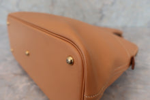 Load image into Gallery viewer, HERMES BOLIDE 35 Graine Couchevel leather Natural 〇W Engraving Shoulder bag 500080088
