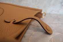 Load image into Gallery viewer, HERMES  EVELYNE TPM Clemence leather Biscuit Z Engraving Shoulder bag 700030185
