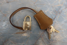 Load image into Gallery viewer, HERMES BIRKIN 25  Chevre myzore goatskim Natural sable □I Engraving Hand bag 600040208
