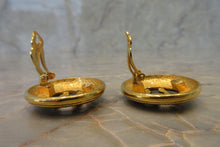 将图片加载到图库查看器，CHANEL/香奈儿  经典双C 圆形 耳夹 镀金 Gold(金色) 耳夹 700040094

