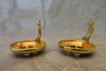将图片加载到图库查看器，CHANEL/香奈儿  经典双C 圆形 耳夹 镀金 Gold(金色) 耳夹 700040094
