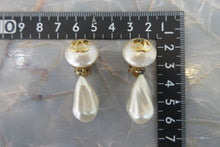 将图片加载到图库查看器，CHANEL/香奈儿  经典双C 珍珠 耳夹 镀金 Gold(金色) 耳夹 700030150
