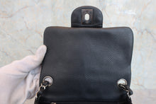 将图片加载到图库查看器，CHANEL/香奈儿 迷你CF 单盖 链条包 荔枝皮 Black/Silver hadware(黑色/银色金属) 肩背包 800060104

