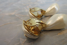 将图片加载到图库查看器，CHANEL/香奈儿  经典双C 珍珠 耳夹 镀金 Gold(金色) 耳夹 700030150
