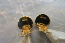 将图片加载到图库查看器，CHANEL/香奈儿  经典双C 珍珠 耳夹 镀金 Gold(金色) 耳夹 700030150
