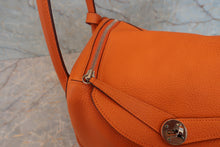 将图片加载到图库查看器，HERMES LINDY 30 Clemence leather Orange □P刻印 Shoulder bag 800020230
