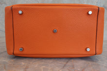 将图片加载到图库查看器，HERMES LINDY 30 Clemence leather Orange □P刻印 Shoulder bag 800020230
